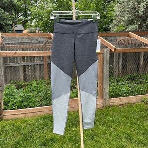 NWT Old Navy Active Go-Dry Leggings • Size Small • Gray